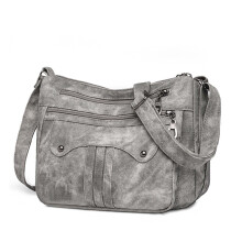 Dámska crossbody kabelka s nastaviteľným popruhom