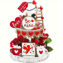Conjunto de bandeja decorativa de vários andares para o Dia dos Namorados com corações e rosas.