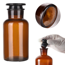 Meripihkanvärinen lasipullo korkilla 125 ml