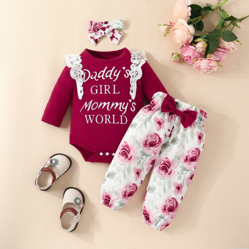 Completo da bambina con salopette, pantaloni e fascia per capelli. 1