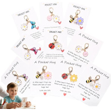 Handgefertigte Gastgeschenke im Taschenformat mit Mini-Tokens und Wortspielen