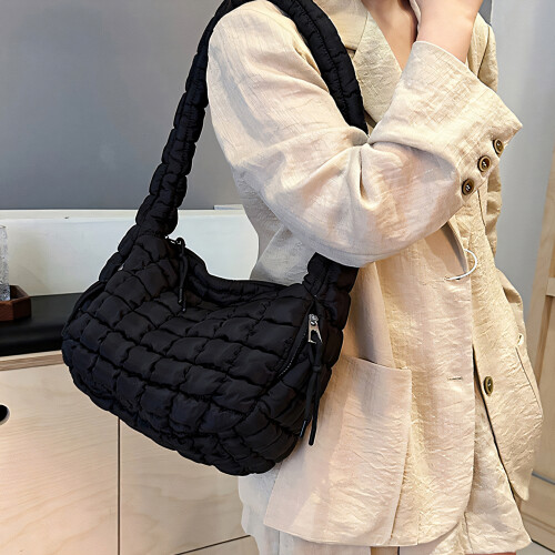 Τσάντα πλάτης Puffy Tote σε κόκκινο χρώμα με ρυθμιζόμενο λουράκι 1