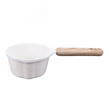 Pentola antiaderente in piccolo alluminio con inserti in legno e rivestimento in marmo bianco