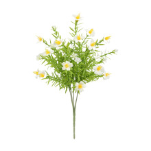Bouquet de chrysanthèmes sauvages artificiels pour une cérémonie commémorative
