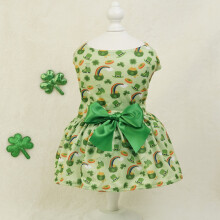 Hundekleid zum St. Patrick's Day: grüner Tüllrock, Kleeblattschleife