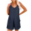 Macacão feminino plus size com decote em V, sem mangas e com pernas largas. 2