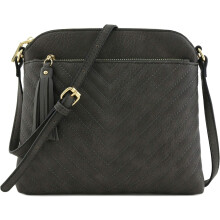 Prešívaná crossbody kabelka Chevron s strapcovým akcentom, stredná veľkosť