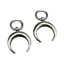 Brincos de argola em formato de lua com design em C para mulheres (2 peças)