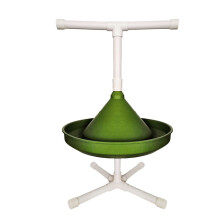 Suporte para papagaios com área para escalar e função de banho.