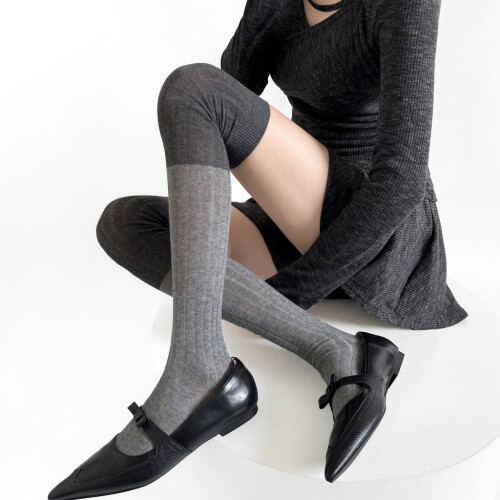 Damen-Rippstrick-Overknee-Socken mit Streifenmuster 1