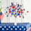 4 luglio fiori artificiali con bacche, steli bianchi, blu e rossi4 5