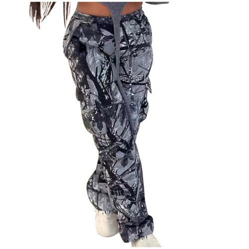 Calça cargo feminina camuflada, perna larga e com bolsos. 1