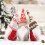 Weihnachtswichtel-Plüschtier mit gestrickter Schneeflockenmütze 7