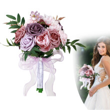 Bouquet de mariée à la main, roses artificielles et feuillage