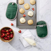 Asteroid pot holder pebbled palm green 2-pack 6.5x10 inch