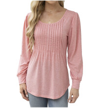 Blusa feminina de manga comprida com pregas, gola redonda, estilo casual.