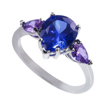 Bague minimaliste en zircon bleu-violet en forme de poire