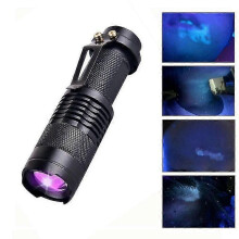 Handliche Wood-Lampe zur UV-Pilzerkennung auf der Haut
