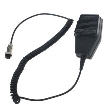 Microfone CB preto com conector de 4 pinos para rádios Cobra.