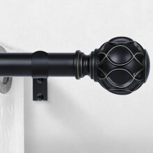 Matt svart gardinstang i gårdsstil, 91–122 cm