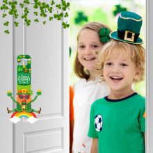 Décoration de porte pour la Saint-Patrick avec un chapeau trèfle vert
