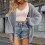 Γυναικείο μονόχρωμο γκρι ζακέτα με oversized πλεκτό πουλόβερ 2