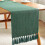 Caminho de mesa boho verde escuro 13x72 polegadas com franjas 5