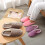 Pantofole da donna morbide e lisce, viola, in caldo cotone felpato 2