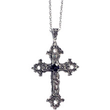 Collana con ciondolo a croce gotica in argento anticato e cristallo nero