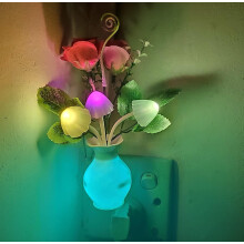 Luz nocturna LED con sensor crepuscular de 0,5 W, forma de rosa.