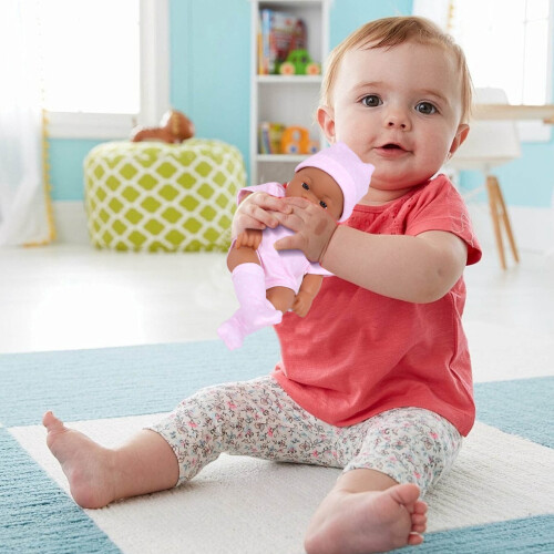 Levensechte mini-babypop van 19 cm met kleding 1