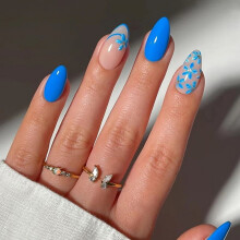 Faux ongles moyens en amande avec pointes françaises (24 pièces)