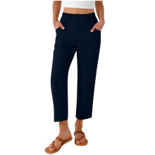 Calça Capri feminina cropped azul marinho, cintura elástica e bolsos laterais, comprimento até o tornozelo, poliéster leve, ideal para uso casual