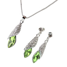 Asymmetrisches Schmuckset aus Legierung: Halskette und Ohrringe