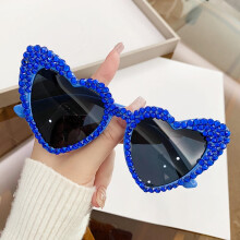 Women Luxury Diamond Frame Heart Shape Sunglasses Large Anti UV400 Sun Glasses for Ladies 2025 New Year Party Eyewear