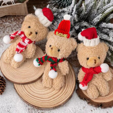 Décoration de Noël ours en peluche avec bonnet et écharpe tricotés1