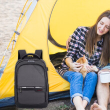 Schulrucksack mit USB-Ladeanschluss und gepolsterten Tragegurten