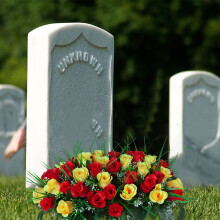 Fleurs de cimetière en soie, composition de roses artificielles pour tombe