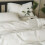 Ensemble de draps blancs pour lit simple avec taies d'oreiller 1