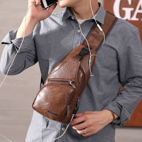 Bolsa transversal masculina em couro com carregamento USB e múltiplos compartimentos. 2