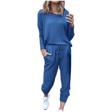 Sæt med langærmet pullover og højtaljede joggingbukser til kvinder