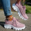 Lette, åndbare sneakers i strik til kvinder, hvide, low-top 1