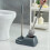 Scopa per WC con base a ventosa e manico lungo 1