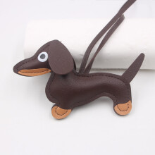 Chaveiro de couro em formato de cachorro para bolsas.