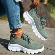 Sneakers basse da donna Willtoo in maglia, bianche, con lacci.