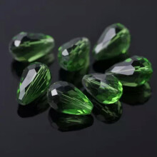 Tropfenförmige Kristallglasperlen Grün 15x10mm (20 Stück)