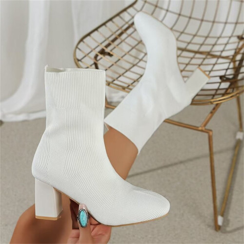 Botas de cano curto femininas Willtoo com salto bloco grosso e malha elástica.