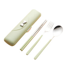Ensemble de couverts en acier inoxydable : cuillère, fourchette, baguettes.