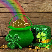 St. Patrick's Day Green Mini Metal Pails with Handles, Shamrock Pattern, Durable Tin Coin Buckets – 12-Pack Party Favors