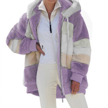 Winterjas met capuchon voor dames in grote maten, gemaakt van pluche.